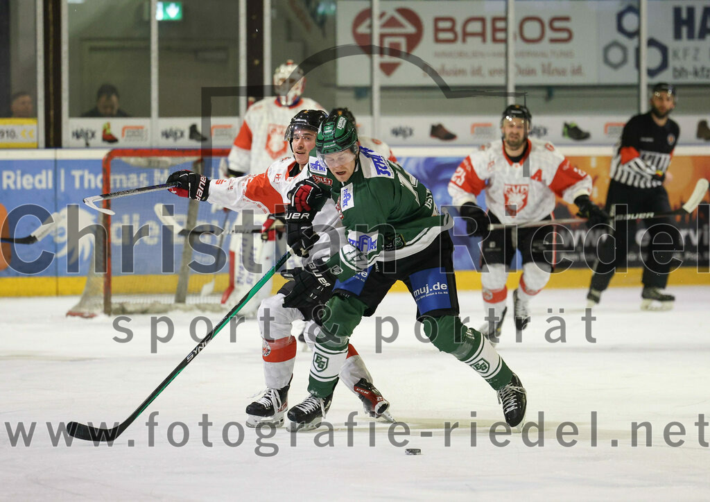 2024-01-12_033_TSV_Erding_gegen_EV_Dingolfing | Erding, Deutschland, 12.01.2024:
Eishockey, Bayernliga Vorrunde 2023 / 2024, 24. Spieltag, TSV Erding gegen EV Dingolfing, Endergebnis: 10:2

Elia Ostwald (Erding Gladiators, #17)

Foto: Christian Riedel / fotografie-riedel.net