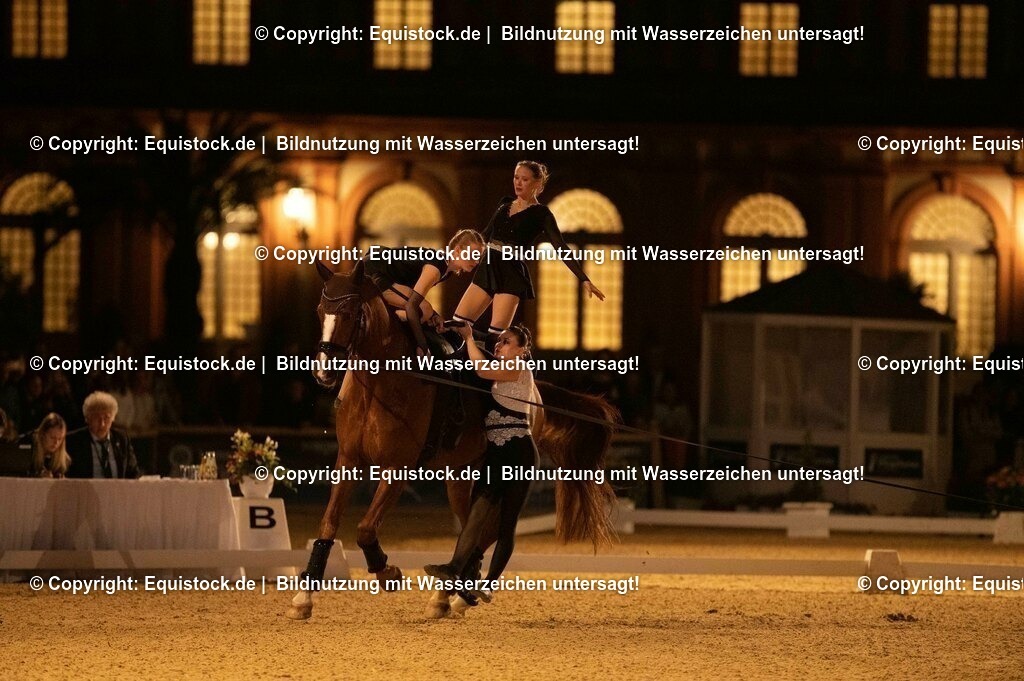 20230527_Voltigieren_NASPA_Flutlicht_1005 | equistock