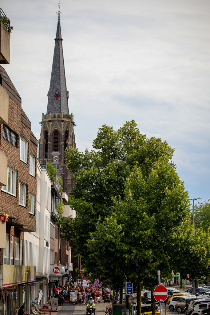 CSD_Moers_190725_058 | Bildergalerie von Sport-Ereignissen aber auch von weiteren spannenden Dingen - nicht nur vom Niederrhein. In Anlehnung an den bekannten Spruch von Hanns Dieter Hüsch heißt das Motto: "Niederrhein ist überall".  - Realisiert mit Pictrs.com