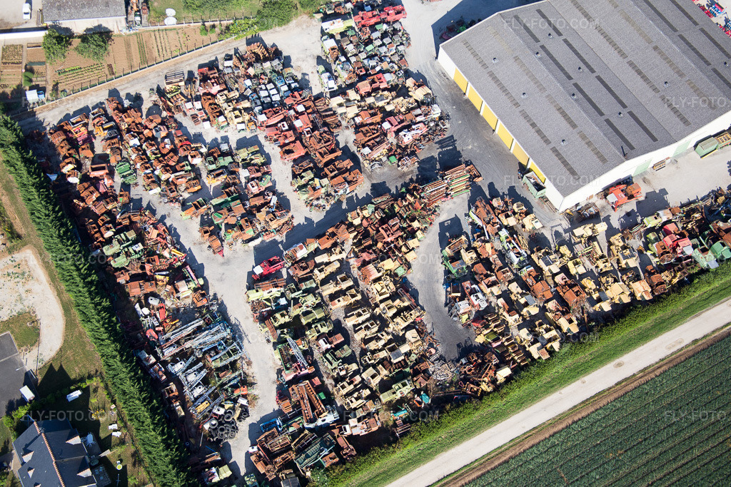 Aerial view: View of the town in Talcy in the state Loir et Cher, France. – Photo: IMG_082212.jpg taken on 06/20/2015 by Werner Riehm/FLY-FOTO.com – Resolution of the original: 5472 x 3648 px