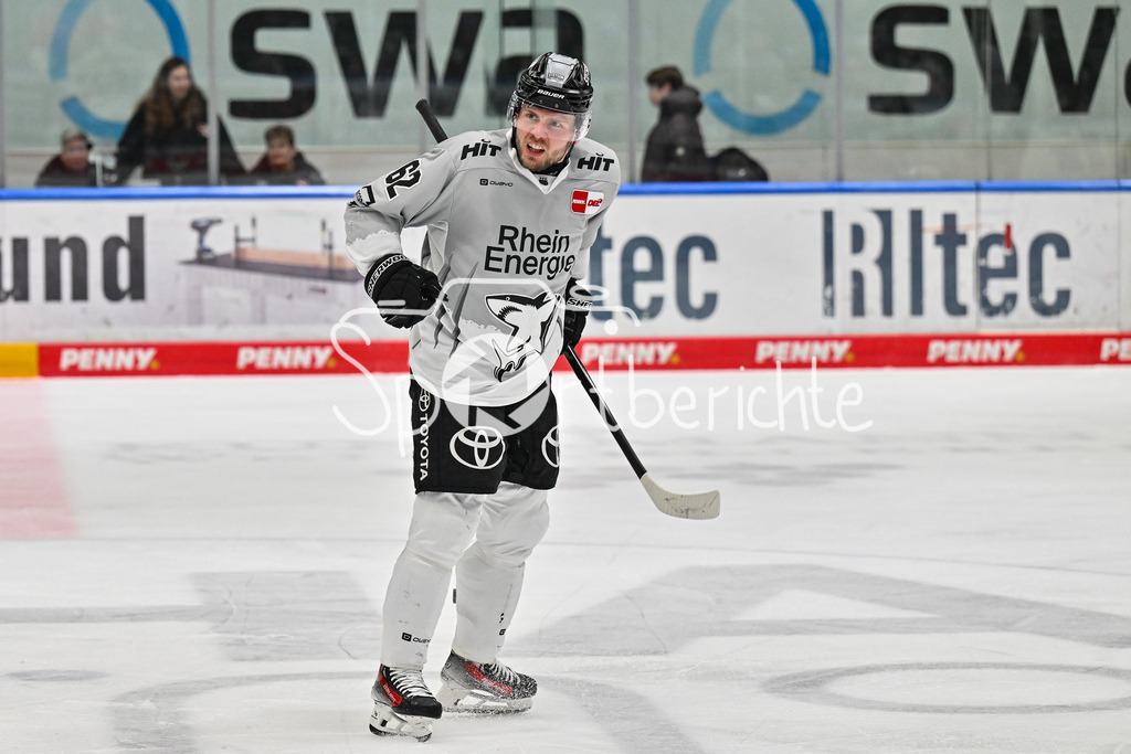 Augsburger Panther - Kölner Haie | Jubel der Haie nach dem Ausgleich zum 3-3 durch Parker TUOMIE (Koelner Haie #62)  / Treffer / Tor / Torschuetze / Freude / Happy / DEL: Augsburger Panther - Koelner Haie, Curt Frenzel Stadion am 02.03.2025
