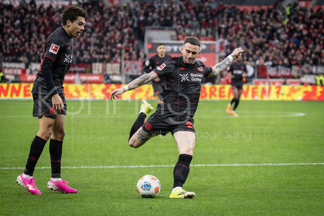 German Bundesliga, Bayer 04 Leverkusen vs. FC Bayern München, 14.03.2026 | LEVERKUSEN, GERMANY - MARCH 14:  Aleix Garcia (Bayer 04 Leverkusen, 24) scoring his team's first goal during the German Bundesliga match on gameday 26 between Bayer 04 Leverkusen vs. FC Bayern München at BayArena on March 14, 2026 in Leverkusen, Germany. DFL REGULATIONS PROHIBIT ANY USE OF PHOTOGRAPHS AS IMAGE SEQUENCES AND/OR QUASI-VIDEO.