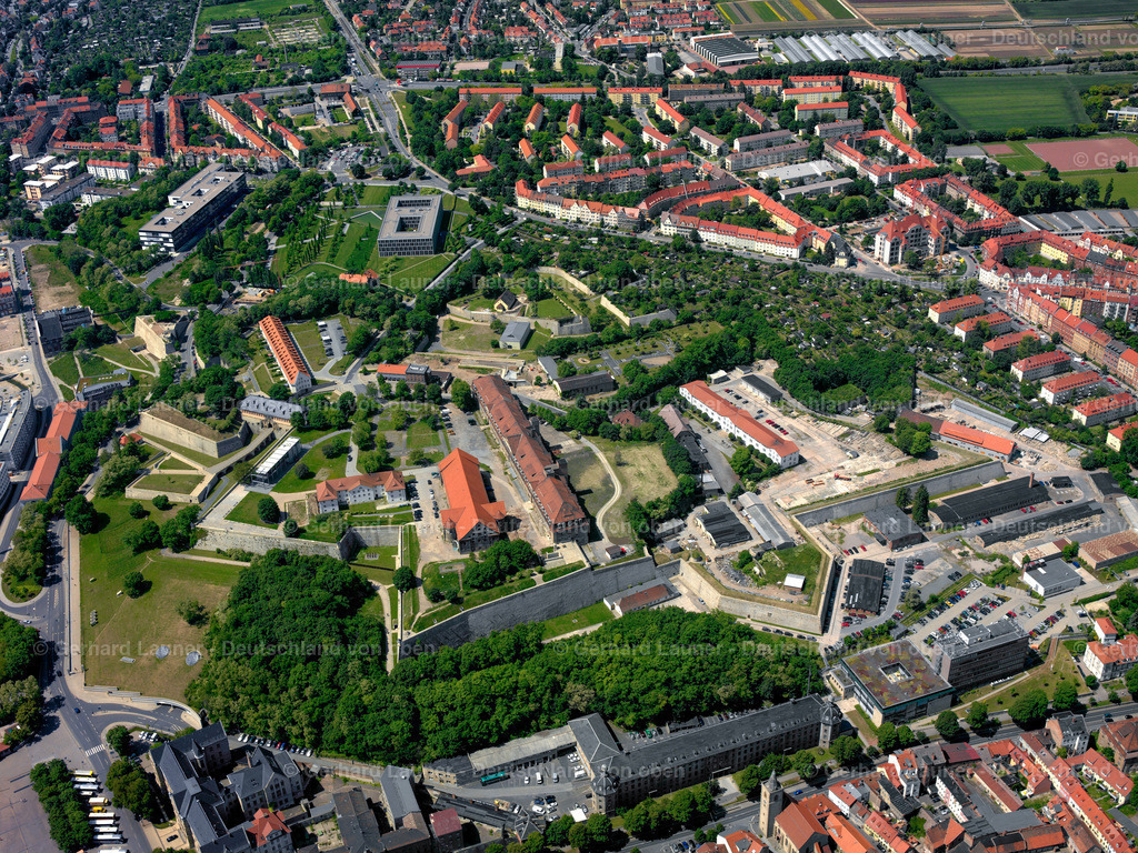 2413799 | Zitadelle, mächtiges Mauerbollwerk