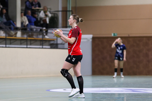 Handball I Damen I Saison 2025-2026 I Verbandsliga Süd I HSG Kalkberg 06 - MTV Dänischenhagen I 14.12.2025.137 | Laura Warnecke (11, MTV Dänischenhagen) - Realisiert mit Pictrs.com