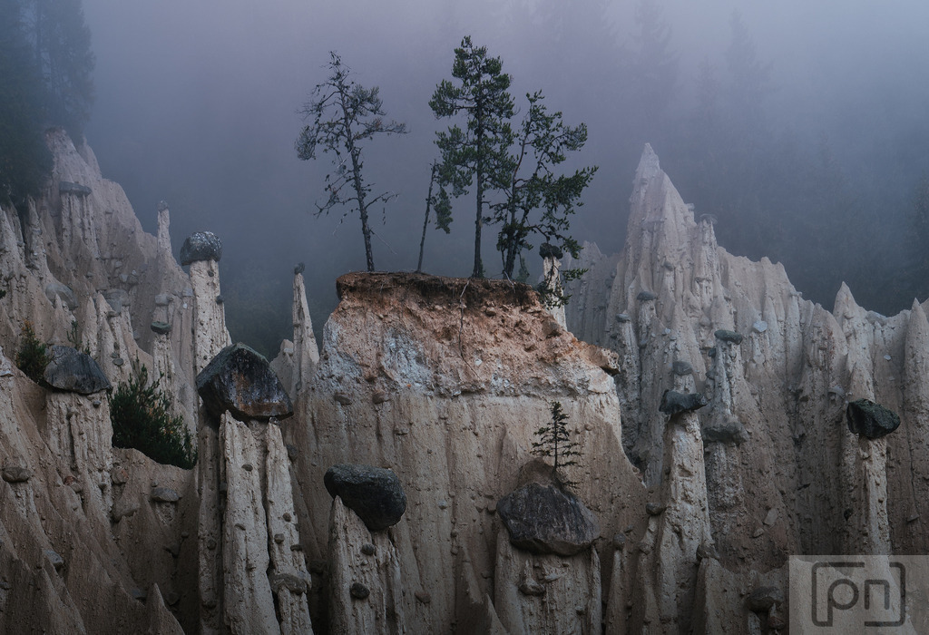 Kunstwerke der Natur | Die Erdpyramiden sind wie Kunstwerke der Natur, und sie bilden eine bezaubernde Kulisse inmitten der majestätischen Dolomiten. 