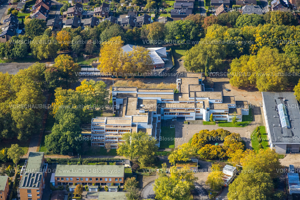 Luenen241012401 | Luftbild, Städt. Gymnasium Lünen-Altlünen, hinten Kindergarten Kita Kleiner Kreisel Lünen e.V., herbstliche Bäume, Nordlünen, Lünen, Ruhrgebiet, Nordrhein-Westfalen, Deutschland