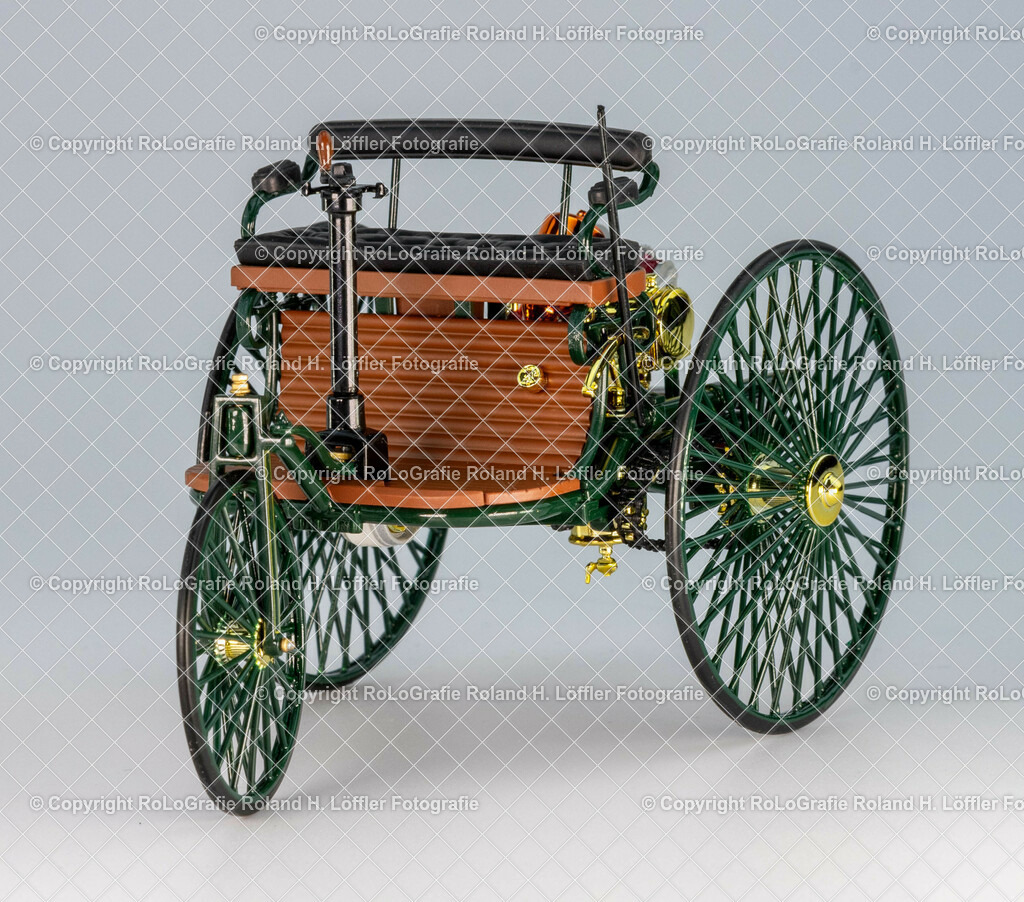 Fahrzeug_45 | Modellfahrzeug in Modellandschaft - Realisiert mit Pictrs.com