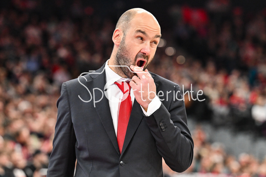 FC Bayern Basketball - AS Monaco Basket | MUNICH, GERMANY - 05. FEBRUARY: im Bild Vassilis SPANOULIS Trainer AS Monaco Basket / Einzelfoto / Freisteller während dem Match zwischen dem FC Bayern Basketball und dem AS Monaco Basket am 27. Spieltag der EuroLeague im SAP GARDEN