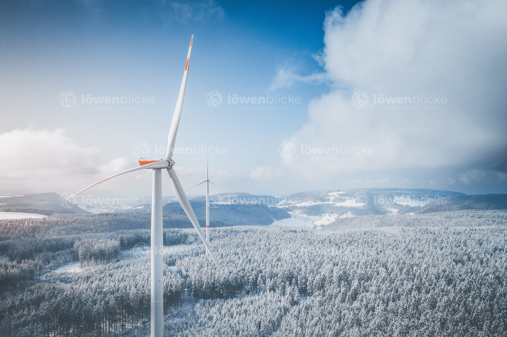 Windräder im Albuch im Winter bei Lauterstein | löwenblicke | shop
