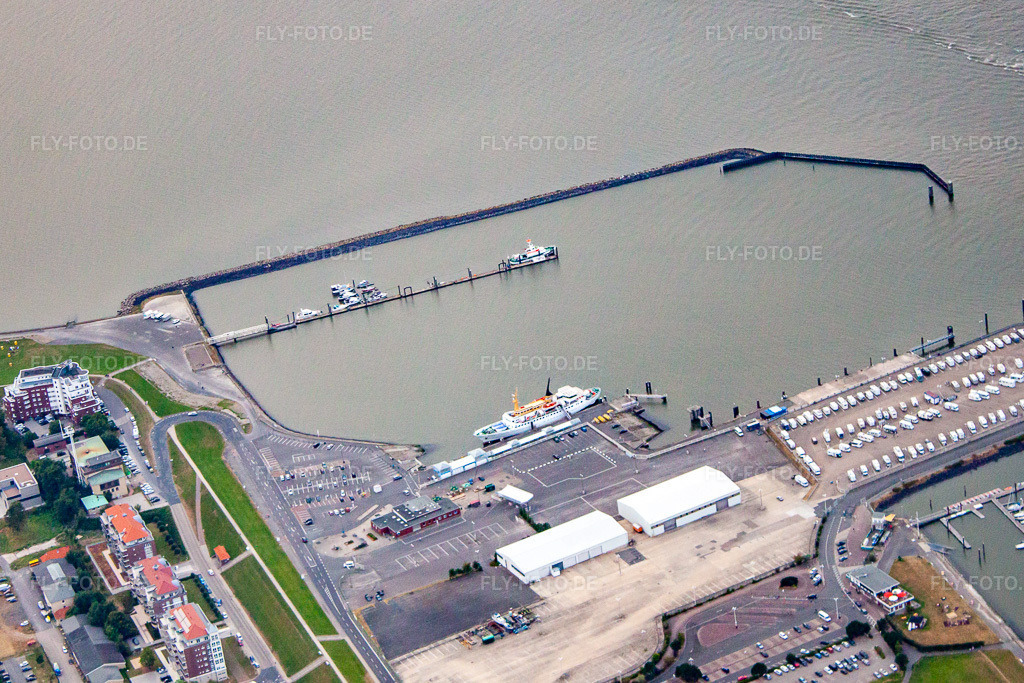 Luftbild: Fährhafen und Yacht-Club e.V in Cuxhaven im Bundesland Niedersachsen in Deutschland. Foto: IMG_70577.jpg vom 06.08.2014 durch Werner Riehm/FLY-FOTO.de