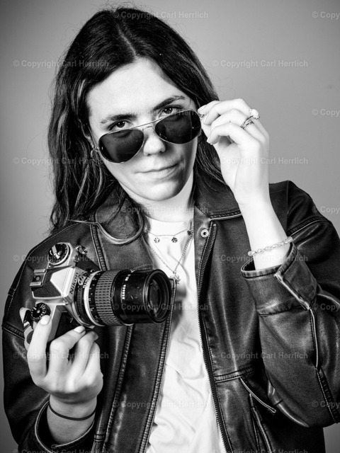 16.9.24-Alex Studio_carlherrlich (59) | High End Portraits. Einzelportrait Paarportrait Gruppenportrait Künstlerportrait Bandportzait Bühnenfotografie Fashion Lifestyle Urbanlife  - Realisiert mit Pictrs.com