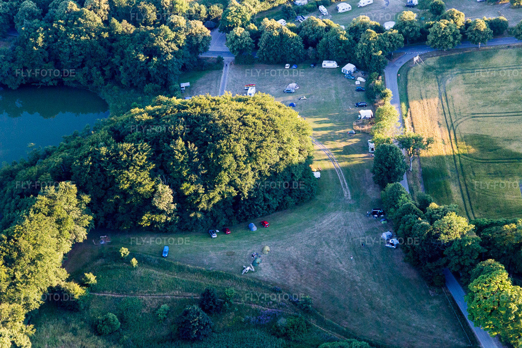 Luftbild: Borre (DK), Møns Klint Resort og Camping in Borre im Bundesland Sjælland in Dänemark. Foto: IMG_108689.jpg vom 04.07.2018 durch Werner Riehm/FLY-FOTO.de