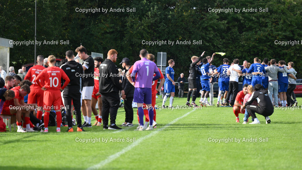 SpVg Eidertal Molfsee vs Inter Türkspor Kiel | Jubel bei Molfsee über den Derbysieg / Fußball-Landesliga Schleswig Männer 2026/2027 / SpVg Eidertal Molfsee vs Inter Türkspor Kiel / Platz A / Molfsee / 03.10.26 - Realisiert mit Pictrs.com