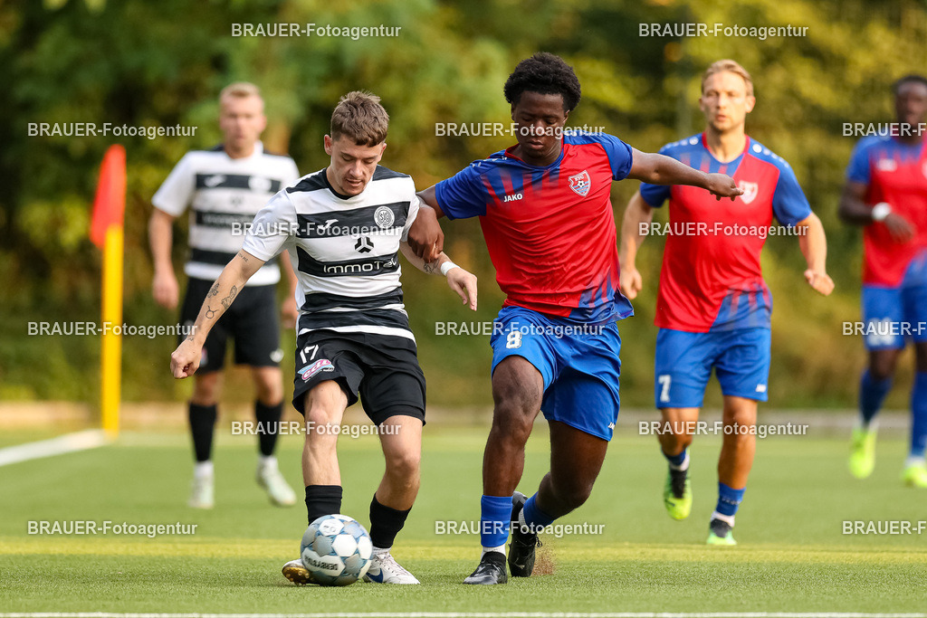 1_KFCWAT_20250723_0668.JPG -  - KFC Uerdingen - SG Wattenscheid 09 - Testspiel | Krefeld, Deutschland, 23.07.25: Eduard Renke (SG Wattenscheid 09) und Dave Fotso Youmssi (KFC Uerdingen) im Kampf um den Ball waehrend des Testspiel Spiels zwischen KFC Uerdingen - SG Wattenscheid 09 in der Covestro Sportpark am 23. July 2025 in Krefeld, Deutschland. (Foto von Stefan Brauer/Brauer-Fotoagentur)