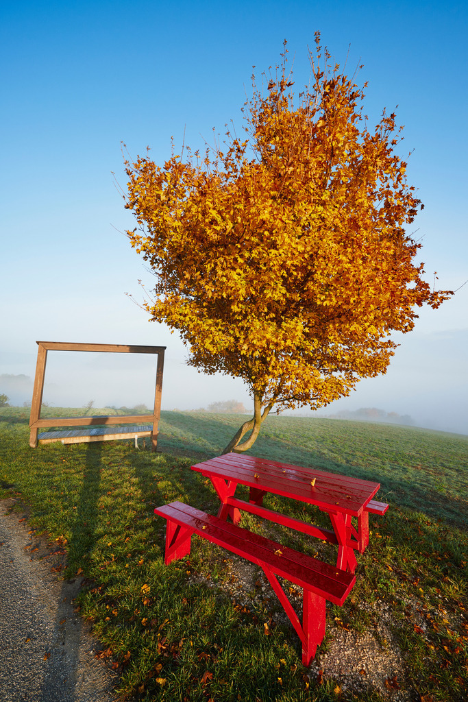 Aussichtspunkt in Falkenstein | Falkenstein, Austria - October 26, 2015: Aussichtspunkt in Falkenstein mit rotem Sitzplatz und Durchblickrahmen. - Realisiert mit Pictrs.com