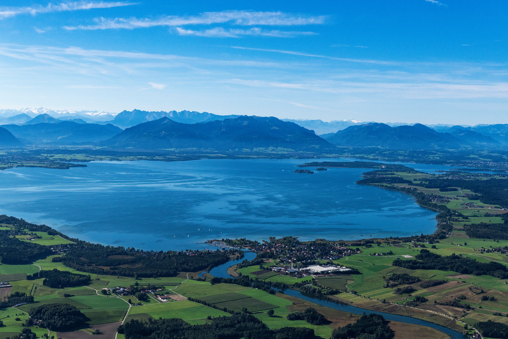 dr__0090703.jpg | SEEON-SEEBRUCK 23.09.2021 Uferbereiche am Seegebiet des Chiemsee in Seeon-Seebruck im Bundesland Bayern, Deutschland. // Riparian areas on the lake area of Chiemsee in Seeon-Seebruck in the state Bavaria, Germany. Foto: Daniel Reiter