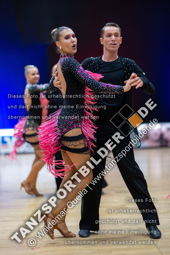 20230114-00495 | Hier finden Sie Tanz Bilder vom Latein und Standard Formationen tanzen. Sportbilder vom Tanzsport. Schöne Fotos und von Weltmeisterschaft, Europameisterschaft, Bundesliga, Regionalliga, Oberliga und Landesliga sowie von GOC Stuttgart, DanceComp, WM Bremen