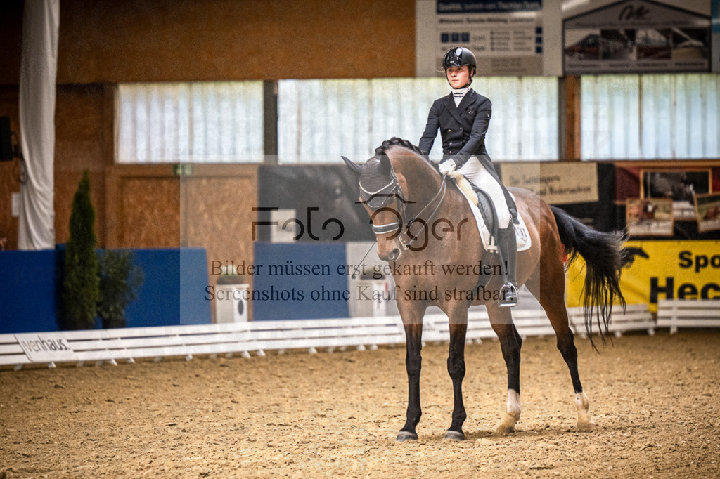 DOS_4450 | Entdecke hochwertige Reitturnierfotos von Foto Oger. Professionell, emotional und authentisch – jetzt Lieblingsmomente im Shop bestellen.Deutschlandweite Turnierfotografie. - Realisiert mit Pictrs.com