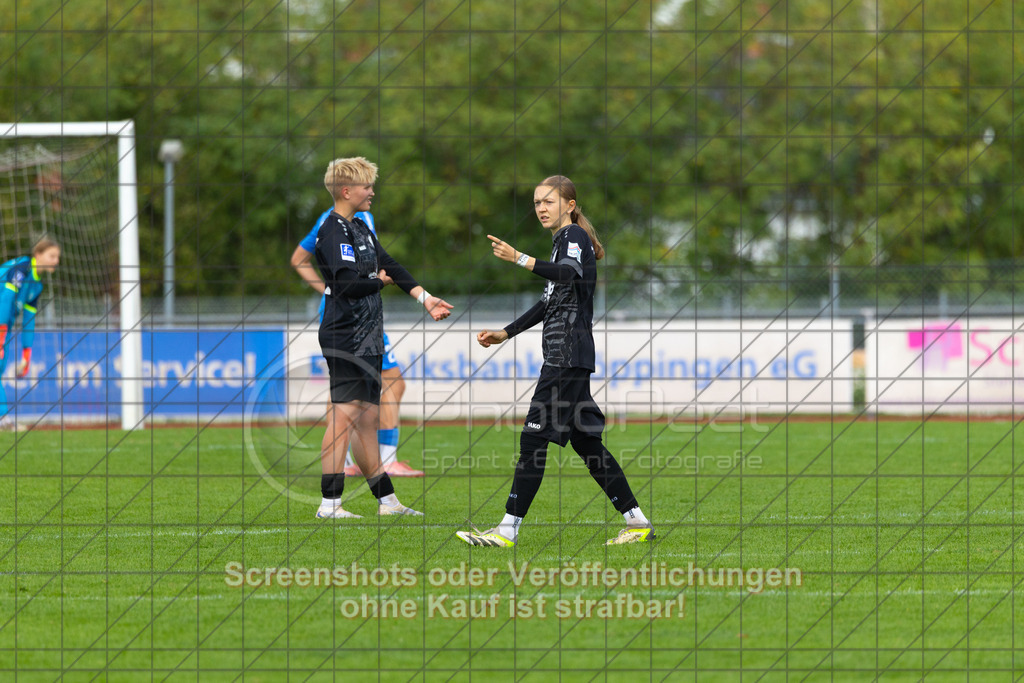 20261010_143351_0474_(c)_by_PhotoPeet | #,1.FC Donzdorf (schwarz) vs. SC Sand (blau), Fußball, EnBW-Oberliga B -Juniorinnen, 05. Spieltag, Saison 2026/2027, Rasenplatz Lautertal Stadion, Süßener Straße 16, 73072 Donzdorf, 10.10.2026 - 14:00 Uhr,Foto: PhotoPeet / Sport- &amp; Eventfotografie / Peter Harich