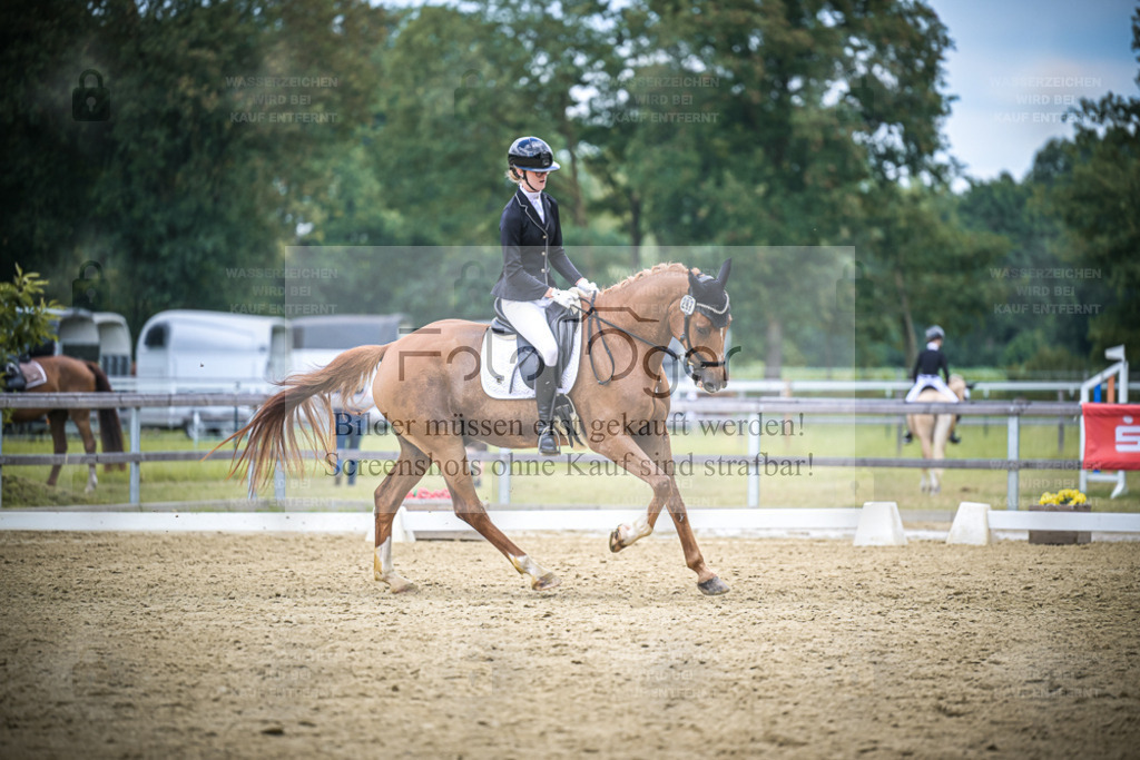 DOS_6862 | Entdecke hochwertige Reitturnierfotos von Foto Oger. Professionell, emotional und authentisch – jetzt Lieblingsmomente im Shop bestellen. - Realisiert mit Pictrs.com