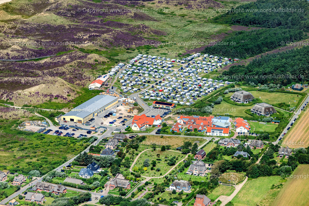 Sylt_Wenningstedt_Campingplatz_ELS_4743130825 | WENNINGSTEDT-BRADERUP (SYLT) 13.06.2025 Wohnwagen und Zelte- Campingplatz - und Zeltplatz in Wenningstedt-Braderup (Sylt) auf der Insel Sylt im Bundesland Schleswig-Holstein, Deutschland. // Camping with caravans and tents in Wenningstedt-Braderup (Sylt) on Island Sylt in the state Schleswig-Holstein, Germany. Foto: Martin Elsen