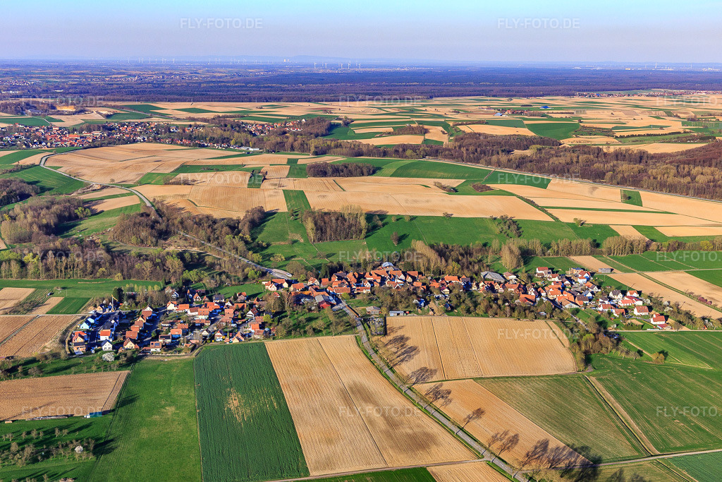 Luftbild: Ortsansicht aus Südwesten in Ingolsheim im Bundesland Bas-Rhin in Frankreich. – Foto: IMG_097789.jpg vom 27.03.2017 durch Werner Riehm/FLY-FOTO.de – Auflösung des Originals: 5321 x 3547 px