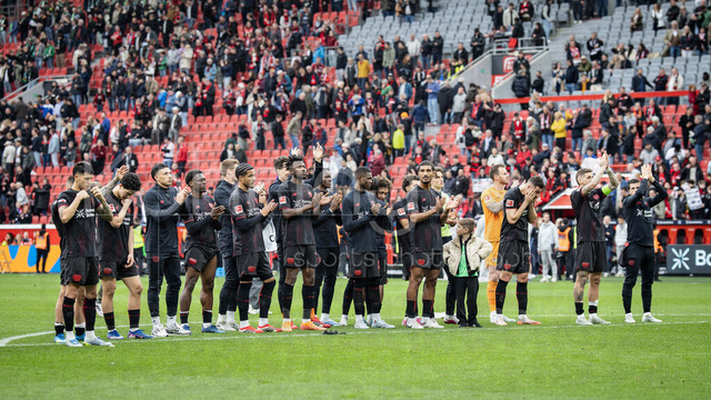 German Bundesliga, Bayer 04 Leverkusen vs. VfL Wolfsburg, 04.04.2026 | LEVERKUSEN, GERMANY - APRIL 4, 2026 :  The team of Bayer 04 Leverkusen celebrates after their 6:3 win after the German Bundesliga match on gameday 28 between Bayer 04 Leverkusen vs. VfL Wolfsburg at BayArena on April 4, 2026 in Leverkusen, Germany. DFL REGULATIONS PROHIBIT ANY USE OF PHOTOGRAPHS AS IMAGE SEQUENCES AND/OR QUASI-VIDEO.