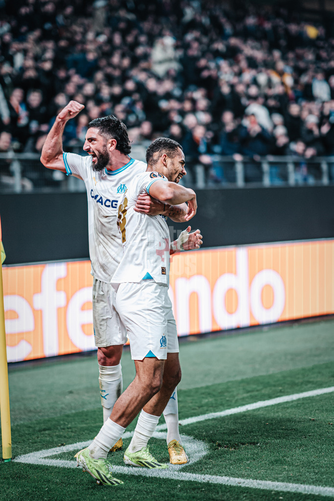 Fußball | Herren | Saison 2023/2024 | Play-Offs Europa League | FC Shakhtar Donetsk (UKR) vs. Olympique Marseille (FRA) | 15.02.2024 | v.l. Samuel Gigot (#4, Olympique Marseille) mit Torschützem Iliman Ndiaye (#29, Olympique Marseille)