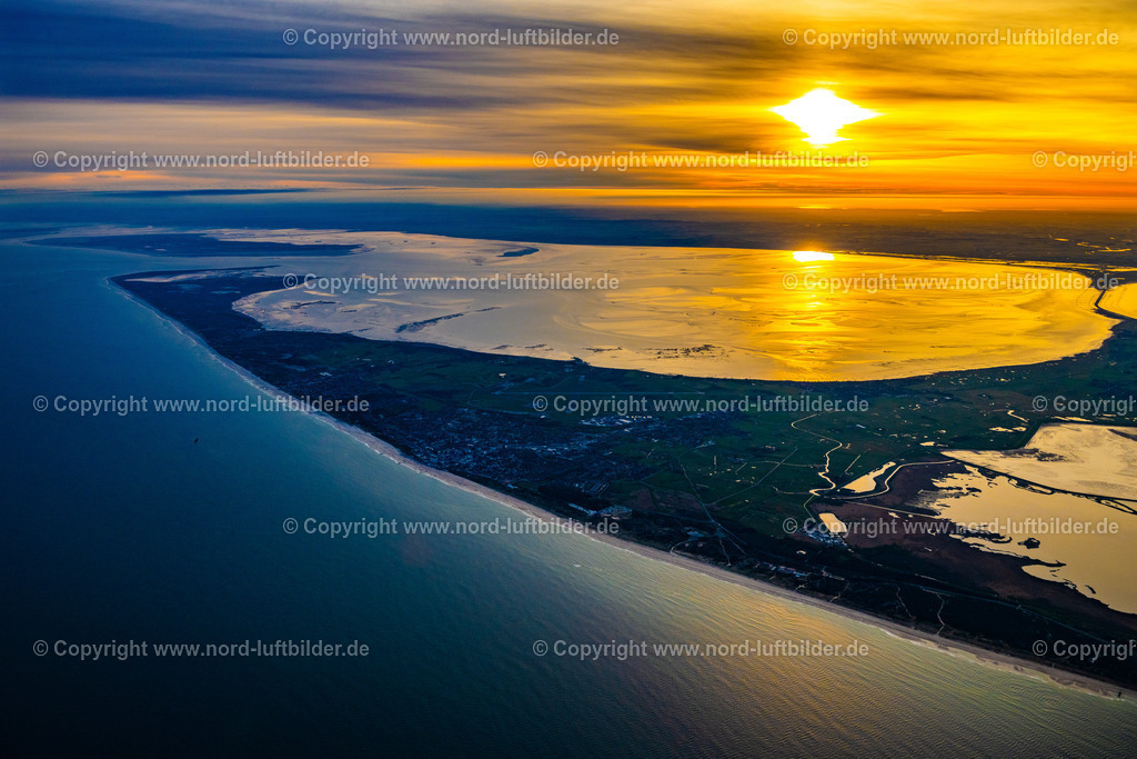 Sylt_Westerland_Sonnenaufgang_ELS_3737010523 | SYLT 01.05.2023 Küstenbereich " Nordsee Insel Sylt " im Sonnenaufgang im Bundesland Schleswig-Holstein, Deutschland. // Coastal area "North Sea Island of Sylt" -at sunrise in the state of Schleswig-Holstein, Germany. Foto: Martin Elsen