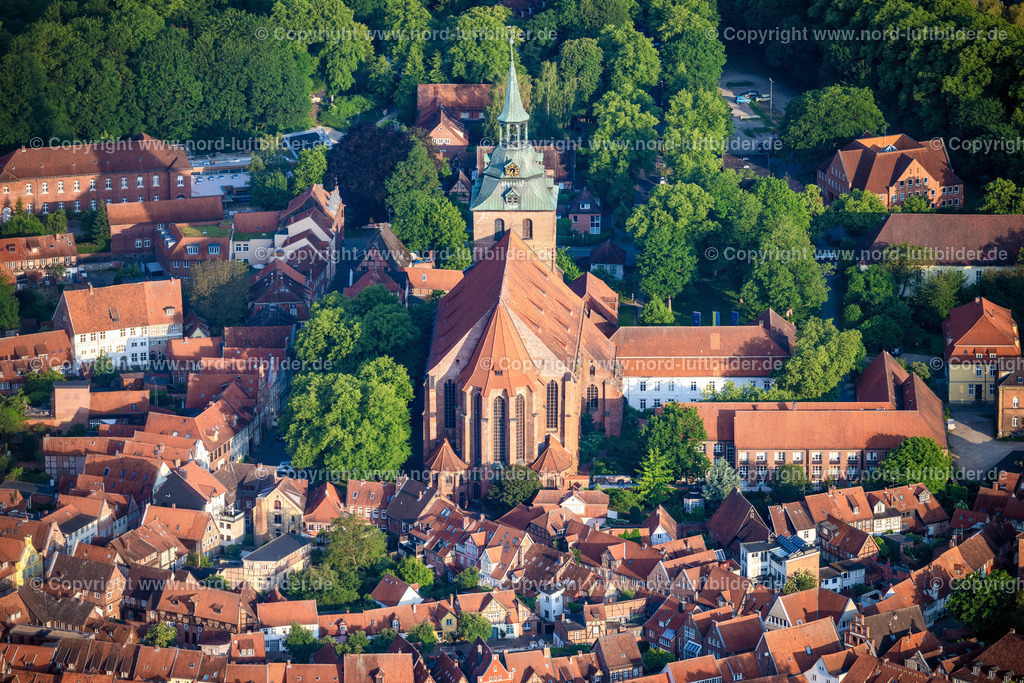 Lüneburg_Stmichäliskirche_ELS_9946050623 | LüNEBURG 05.06.2023 Kirchengebäude der St. Michaeliskirche in Lüneburg im Bundesland Niedersachsen, Deutschland. // Church building St. Michaeliskirche in Lueneburg in the state Lower Saxony, Germany. Foto: Martin Elsen