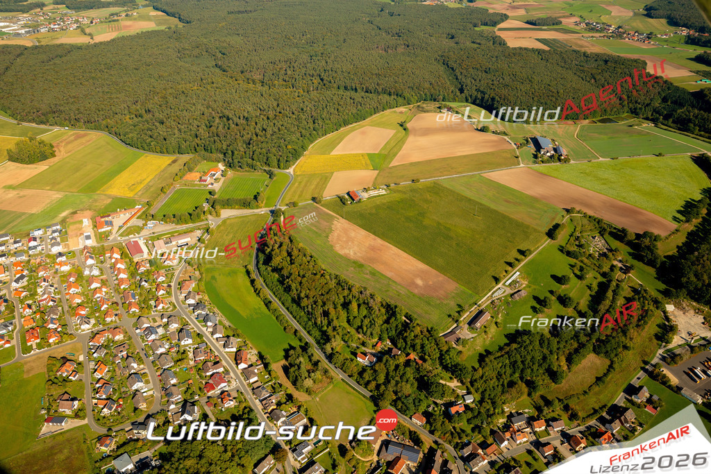 Das Luftbild zeigt : Reichmannsdorf Schlüsselfeld - Die Luftaufnahme wurde 2023 vom UL-Flugzeug aus erstellt ( keine Drohne ) - Hochauflösende Luftaufnahme - Für grossformatige Ausdrucke geeignet. Die Geschenkidee !Mit Lizenz und Bildrechte bestellbar