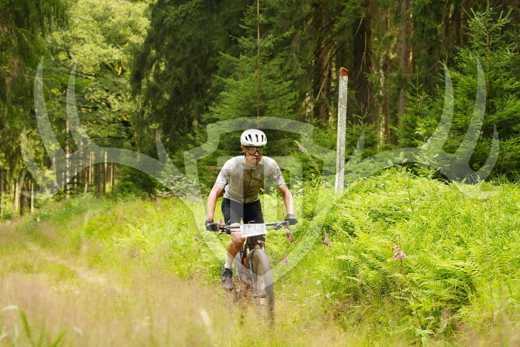 FC103266 | Fotogalerie der Treibjagd im Dunkelwald - Dein MTB Etappenrennen im Erzgebirge - Realisiert mit Pictrs.com