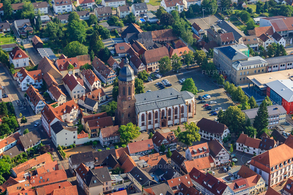 Luftbild: St.Georgskirche Marktplatz, Plätzl in Kandel im Bundesland Rheinland-Pfalz in Deutschland. Foto: IMG_50908.jpg vom 04.07.2012 durch Werner Riehm/FLY-FOTO.deWWW.PROT-KIRCHE-KANDEL.DE