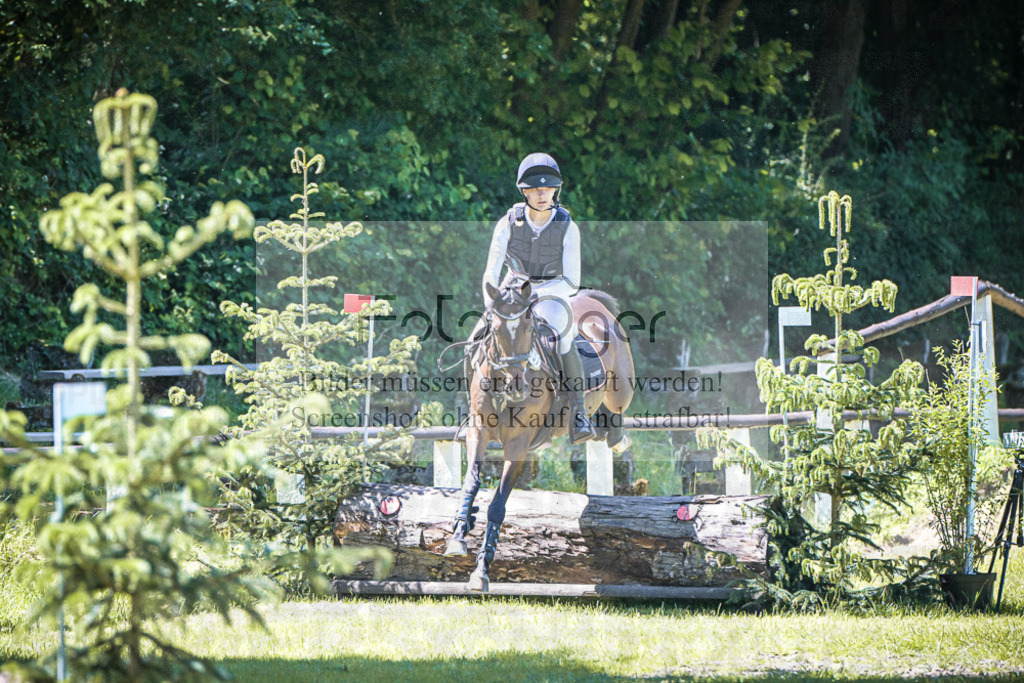 DOS_1089 | Entdecke hochwertige Reitturnierfotos von Foto Oger. Professionell, emotional und authentisch – jetzt Lieblingsmomente im Shop bestellen.Deutschlandweite Turnierfotografie. - Realisiert mit Pictrs.com