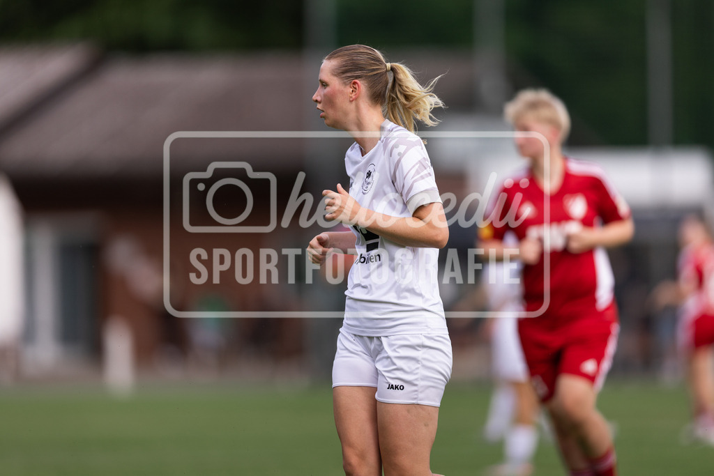 Fußball I Frauen I Testspiel I SpVg Aurich - DJK Arminia Ibbenbüren I 15375 | realhellocedii - Realisiert mit Pictrs.com