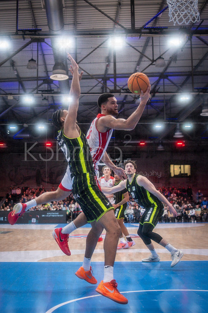 Barmer 2. Basketball Bundesliga ProA: Rheinstars Koeln vs. BBC Bayreuth, 11.01.26 | Köln, 11.01.26 - Zachary Richard Watson (RheinStars Köln, 4, PF) während des Spiels der Barmer 2. Basketball Bundesliga ProA: Rheinstars Koeln vs. BBC Bayreuth in der Motor World in Köln.