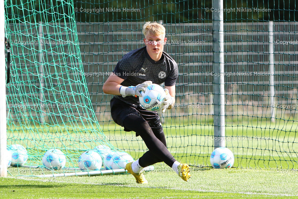 NH_HolsteinKiel_Trainingslager_Oesterreich_Training_31072024 | Lio Rothenhagen (Holstein Kiel)Fußball I Herren I Training I Saison 2024-2025 I Holstein Kiel I Trainingslager Seefeld (Österreich) I 31.07.2024 I Seefeld Sports Arena