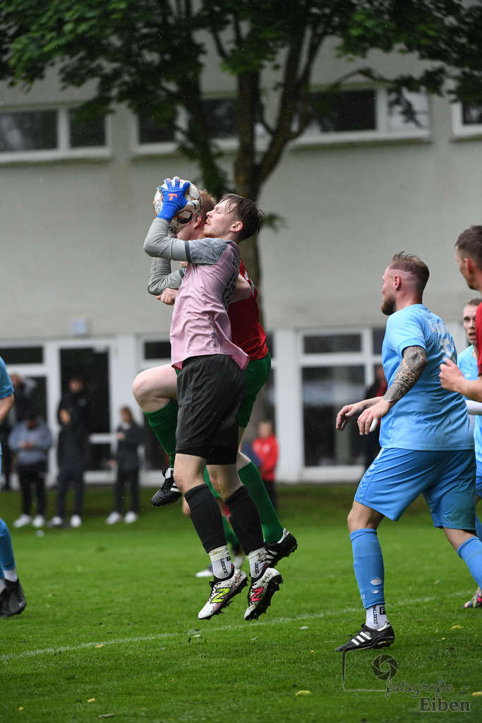 BV Bockhorn-SG FriPe | Relegation zur Kreisliga; BV Bockhorn (weiß)-SG FriPe (rot) am 05.06.2025 in Oldenburg/Ofenerdiek (Lagerstraße), Photo: Philip Eiben 2025 - Realisiert mit Pictrs.com