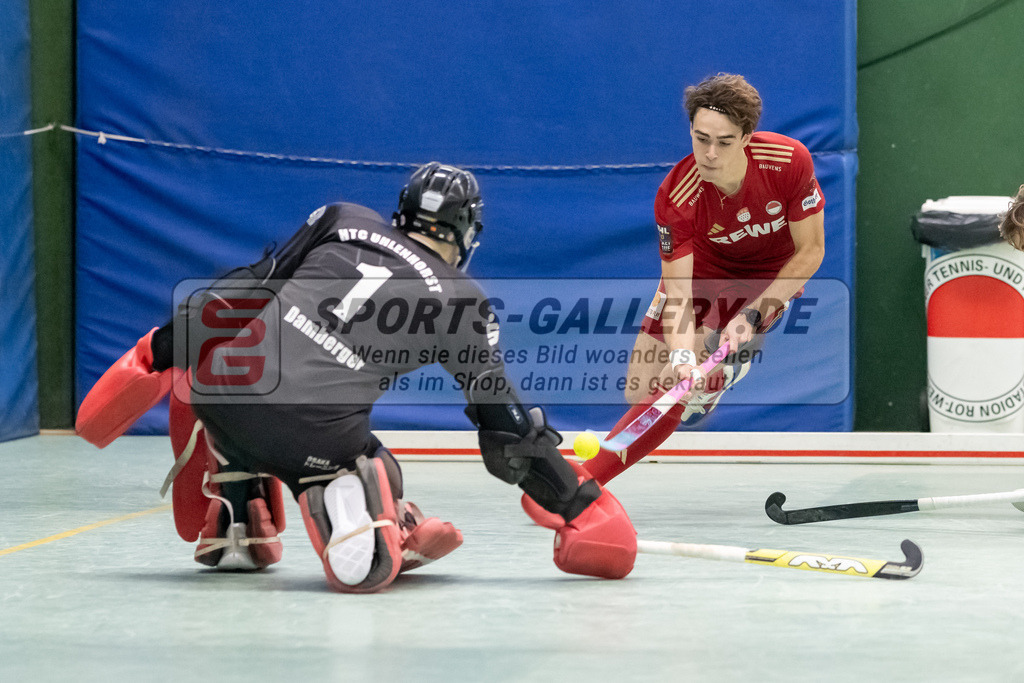 SFE_20241201_0039 | Köln, Deutschland, 01.12.2024:  Hockey 1. Bundesliga Herren Rot-Weiss Köln - HTC Uhlenhorst im KTHC Stadion Rot-Weiss Köln Tennis and Hockey Club am 01.12.2024 in Köln, Deutschland. (Foto von Stephan Fehrmann)Köln, Germany, 01.12.2024: Hockey 1. Bundesliga Herren Rot-Weiss Köln - HTC Uhlenhorst in KTHC Stadion Rot-Weiss Köln Tennis and Hockey Club at 01.12.2024 in Köln, Deutschland. (Foto from Stephan Fehrmann)