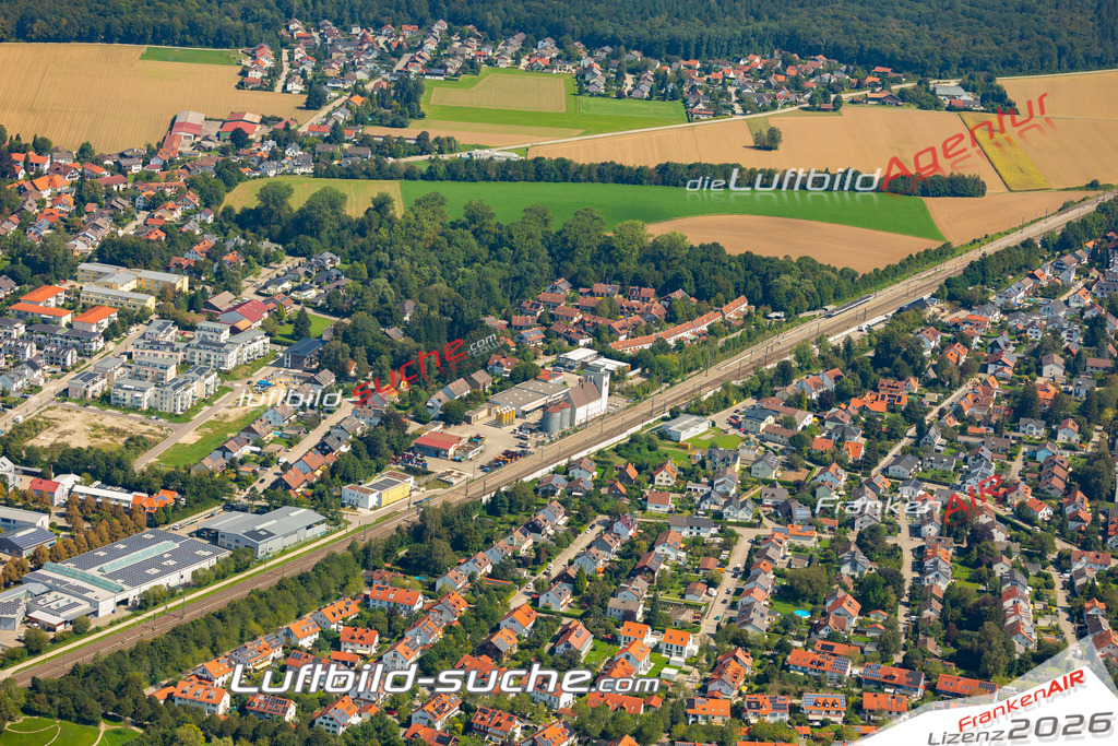Das Luftbild zeigt :  Zorneding - Die Luftaufnahme wurde 2024 vom UL-Flugzeug aus erstellt ( keine Drohne ) - Hochauflösende Luftaufnahme - Für grossformatige Ausdrucke geeignet. Die Geschenkidee !Mit Lizenz und Bildrechte bestellbar