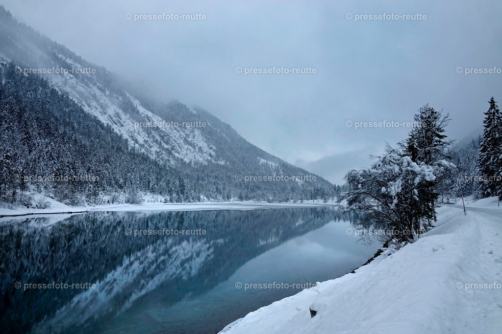 welltvi-Winterbilder-Plansee-19122017_DSC2959 | Info aus dem Bezirk Reutte/Ausserfern Tirol sowie eine umfangreiche Bilddatenbank über die gesamte Region: Lechtal, Talkessel Reutte, Tannheimertal, Zwischentoren. Lech, Plansee, Zugspitze, Grenztunnel, B179, Fernpassstraße, Verkehr, Lawinen, Tradition, - Realisiert mit Pictrs.com