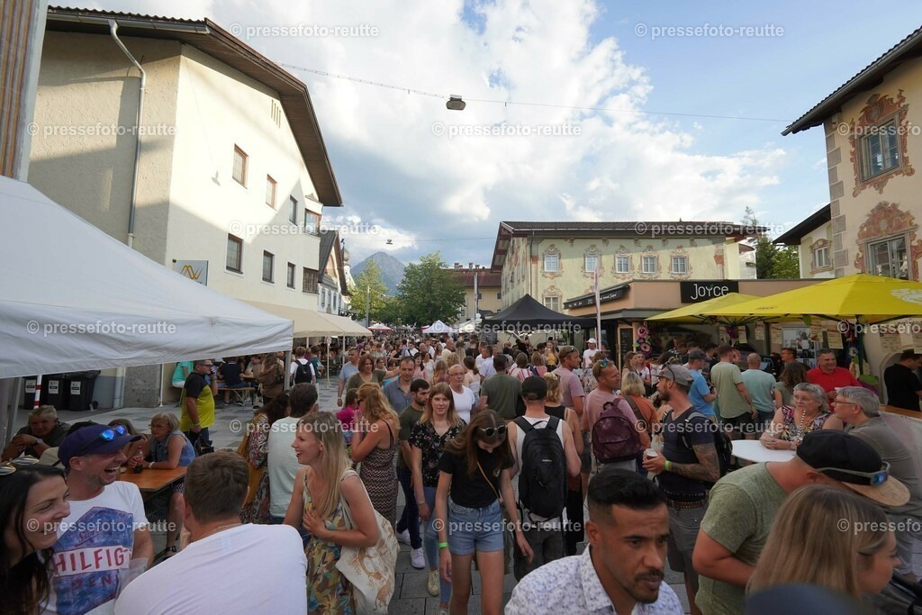 01-news-2023-Juli15-Marktfest_Reutte2-DSC01633 | Info aus dem Bezirk Reutte/Ausserfern Tirol sowie eine umfangreiche Bilddatenbank über die gesamte Region: Lechtal, Talkessel Reutte, Tannheimertal, Zwischentoren. Lech, Plansee, Zugspitze, Grenztunnel, B179, Fernpassstraße, Verkehr, Lawinen, Tradition, - Realisiert mit Pictrs.com