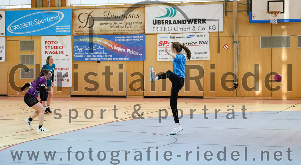 2023-03-11_024_SpVgg_Altenerding_gegen_SSG_Metten_Frauen | Erding, Deutschland, 11.03.2023:
Handball, Bezirksoberliga Frauen Altbayern 2022 / 2023, 13. Spieltag, SpVgg Altenerding gegen SSG Metten, Endergebnis: 32:26

Katharina Künstner (SpVgg Altenerding, #4), Tanja Kraus (SSG Metten, #12)

Foto: Christian Riedel / fotografie-riedel.net