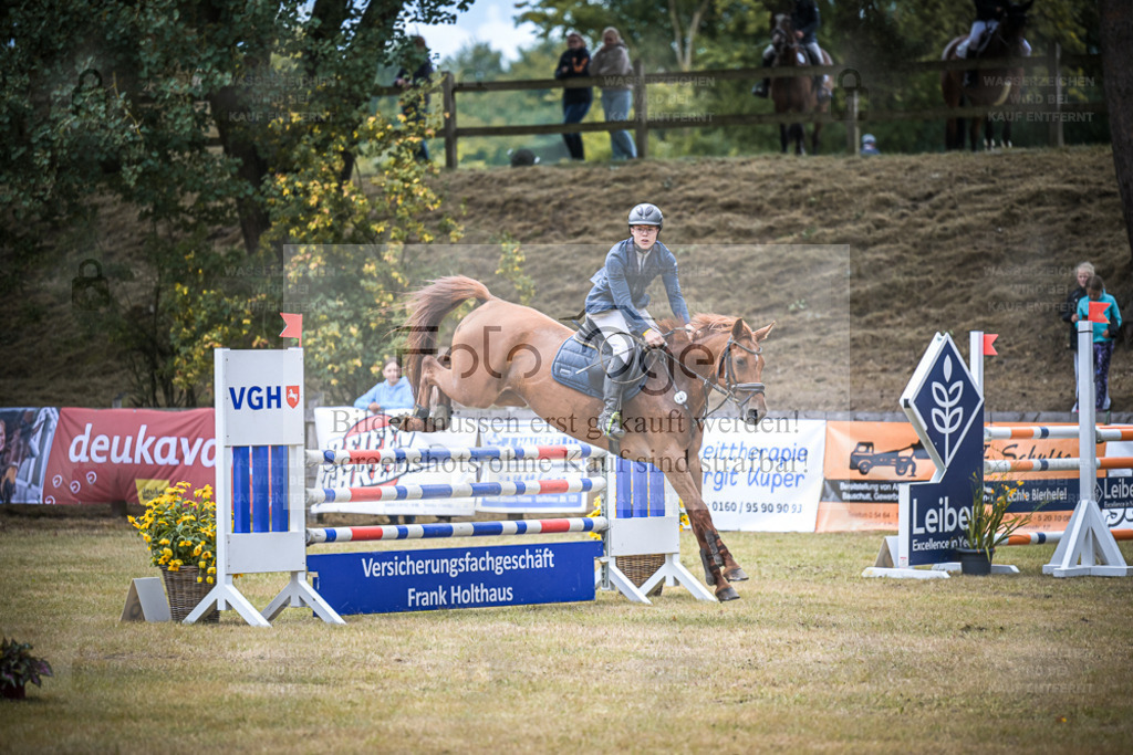 DOS_0182 | Entdecke hochwertige Reitturnierfotos von Foto Oger. Professionell, emotional und authentisch – jetzt Lieblingsmomente im Shop bestellen. - Realisiert mit Pictrs.com