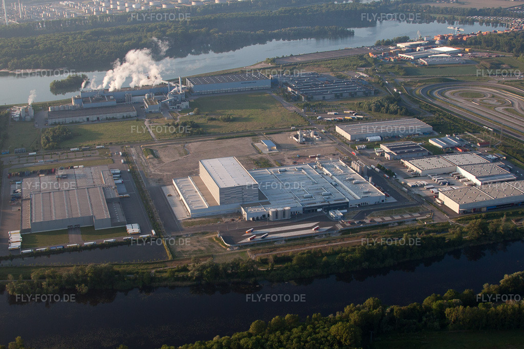 Luftbild: Wörth am Rhein, Industriegebiet Oberwald in Wörth am Rhein im Bundesland Rheinland-Pfalz in Deutschland. Foto: IMG_64810.jpg vom 18.05.2014 durch Werner Riehm/FLY-FOTO.de