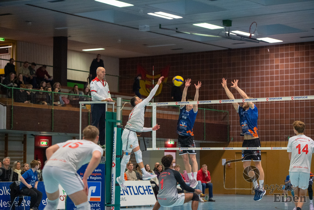 VSG Ammerland-Oldenburger TB | Regionalliga; VSG Ammerland (blau)-Oldenburger TB (weiß) am 18.01.2025 in Bad Zwischenahn (Sporthalle Schilldestraße ), Photo: Philip Eiben 2025 - Realisiert mit Pictrs.com