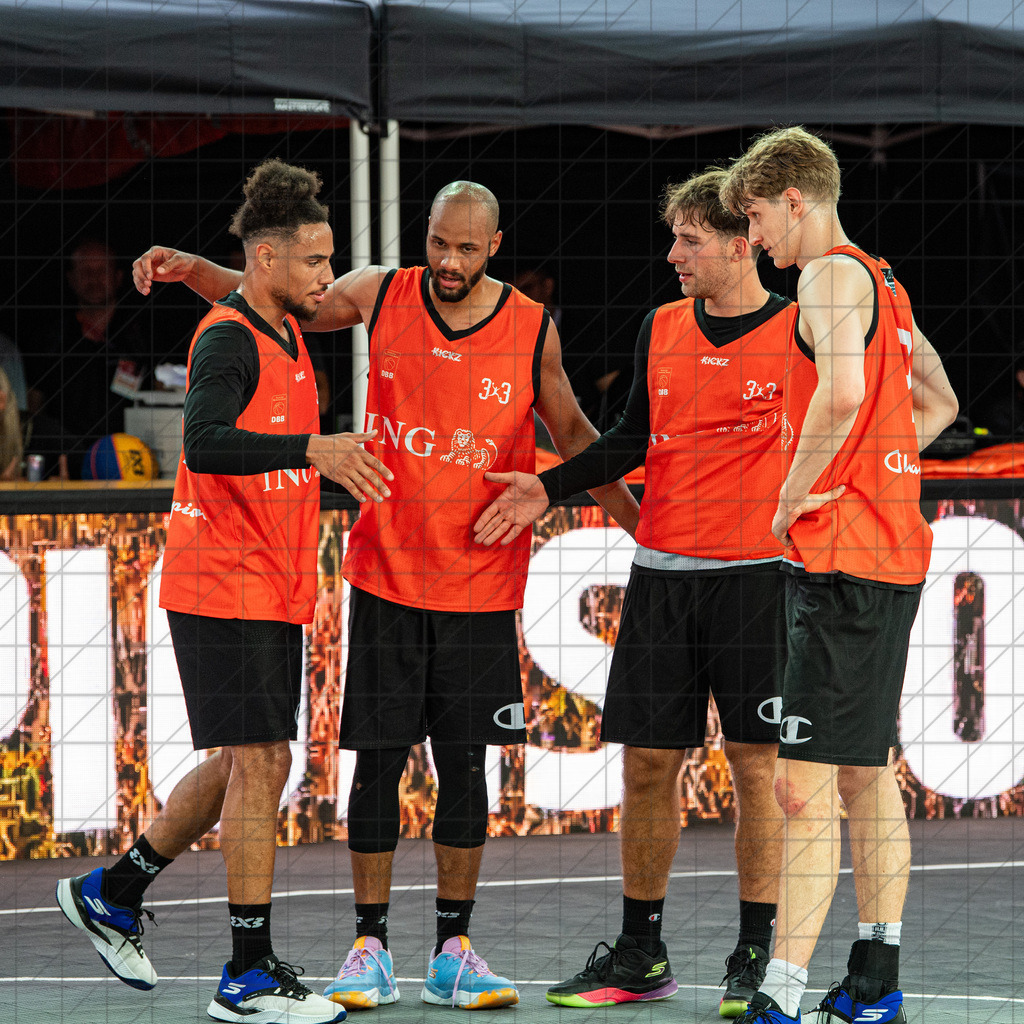 DIE FINALS 2025 | Dt. Meisterschaft 3x3   | Finale: Skyliners (orange) vs. Hannover (black) //  02.08.25: DIE FINALS 2025 | Dt. Meisterschaft 3x3   / Dresden / Deutschland  //   CREDIT:www.bullenfotos.de, Martin König, Hörner Weg 40, D-49078 Osnabrück, +4917663732967 // Nutzung und Weitergabe nur zu den vereinbarten Zwecken. Presseanfragen an Ersteller. Alle Rechte beim Ersteller. Honorierung nach MFM. - Realisiert mit Pictrs.com