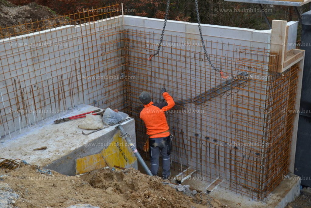 bib-lg04-sonstige-betonarbeiten-0700 | Nach LV-Leistungsgruppen sortierte Detailfotos über den Bau eines Hauses. Alle Hausbau-Bilder direkt vom Urheber und Autor der Website Haus-Selber-Bauen.com