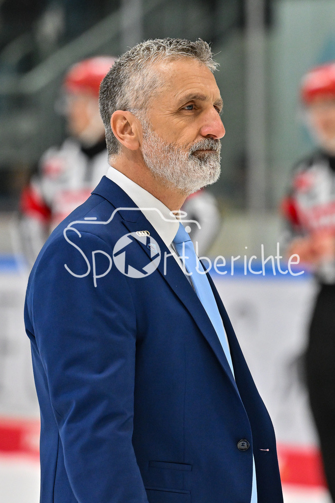 Augsburger Panther - ERC Ingolstadt | AUGSBURG, GERMANY - 12. DECEMBER: im Bild Mark FRENCH headcoach ERC Ingolstadt nach dem Match zwischen den Augsburger Panthern und dem ERC Ingolstadt am 27. Spieltag der Penny DEL im Curt Frenzel Stadion