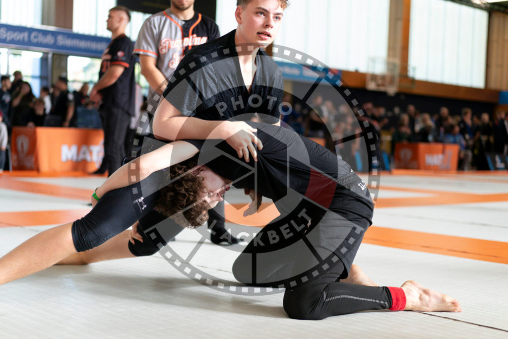 20240915PBB0402 | Athletes compete during the Grappling Industries’ grappling and Brazilian jiu-jitsu competition in Berlin, on September 15, 2024.